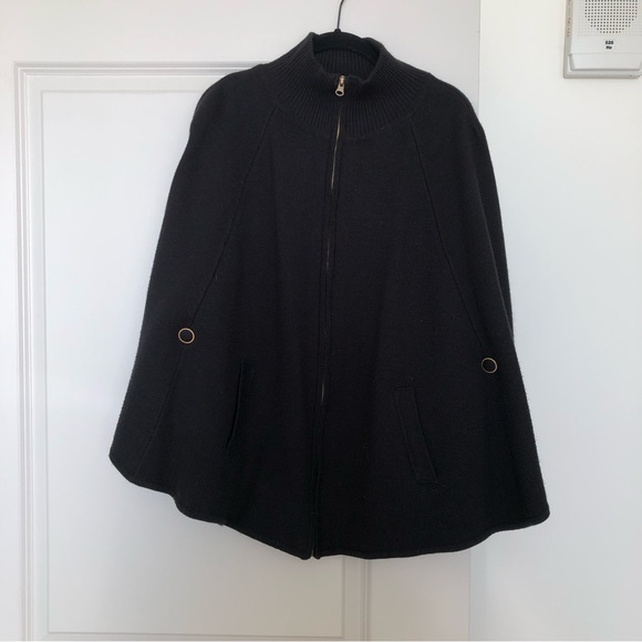 Black poncho with pockets - Picture 1 of 8